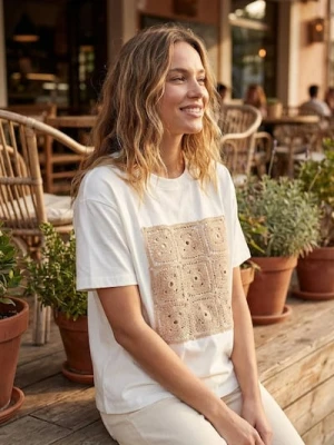 Sinsay - Bawełniana koszulka z aplikacją 3D - kremowy