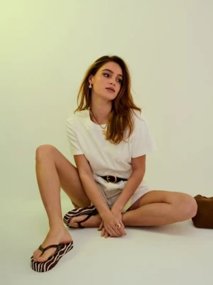 Zdjęcie produktu Sinsay - Bawełniana koszulka z aplikacją 3D - kremowy