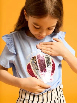 Sinsay - Bawełniana koszulka z cekinami z motywem muszli - niebieski