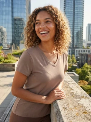 Sinsay - Bawełniana koszulka z dekoltem V - beżowy