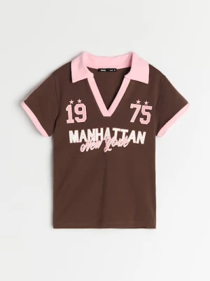 Sinsay - Bawełniana koszulka z dekoltem V - brązowy