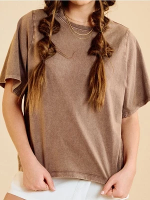 Sinsay - Bawełniana koszulka z efektem sprania - brązowy