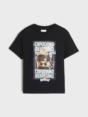Sinsay - Bawełniana koszulka z nadrukiem Italian Brainrot Capuchino Assasino - czarny