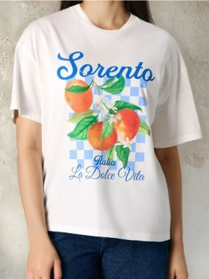 Sinsay - Bawełniana koszulka z nadrukiem - kremowy