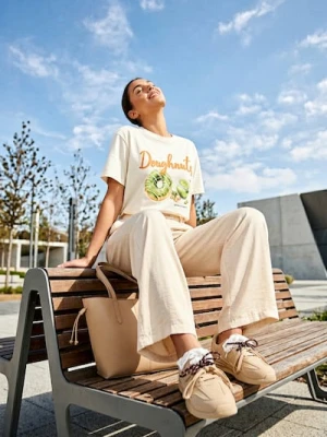 Sinsay - Bawełniana koszulka z nadrukiem - kremowy