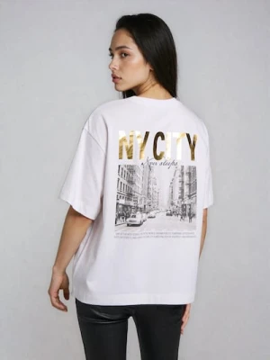 Sinsay - Bawełniana koszulka z nadrukiem na plecach - biały