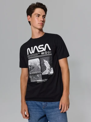 Sinsay - Bawełniana koszulka z nadrukiem NASA - czarny