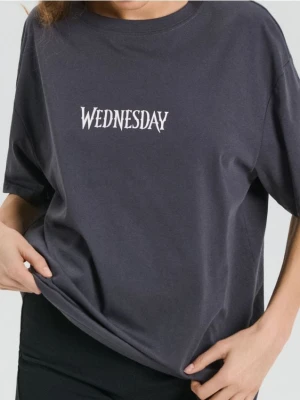 Sinsay - Bawełniana koszulka z nadrukiem Wednesday - szary