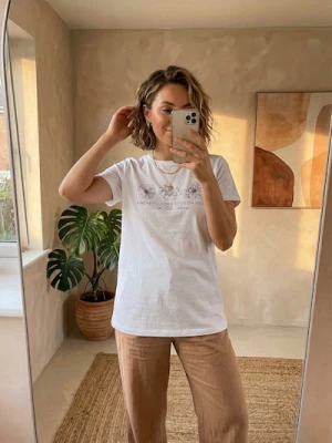 Sinsay - Bawełniana koszulka z napisem - biały