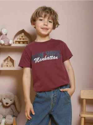 Sinsay - Bawełniana koszulka z napisem - bordowy