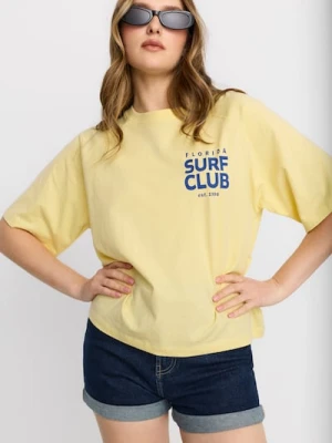 Sinsay - Bawełniana koszulka z napisem Surf Club - yellow jeans