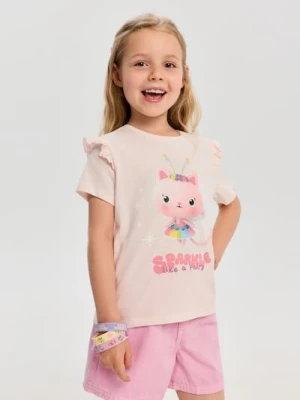 Sinsay - Bawełniana koszulka z ozdobnymi falbanami Gabby's Dollhouse - kremowy