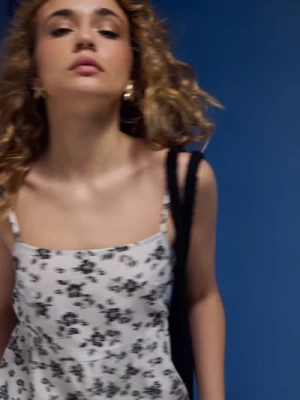 Sinsay - Bawełniana sukienka midi na ramiączkach w kwiatki - wielobarwny