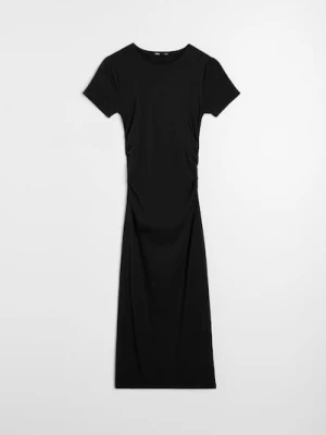 Sinsay - Bawełniana sukienka midi z marszczeniem po bokach - czarny