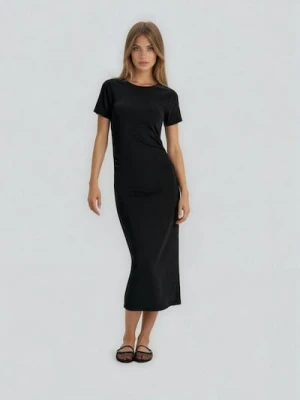 Sinsay - Bawełniana sukienka midi z marszczeniem po bokach - czarny