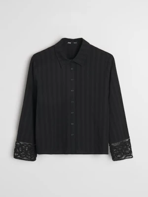 Sinsay - Bawełniana teksturowana koszula z koronkowym mankietem - czarny