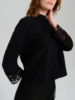 Sinsay - Bawełniana teksturowana koszula z koronkowym mankietem - czarny