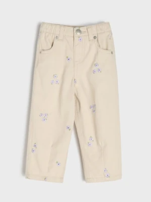Sinsay - Bawełniane jeansy z haftowanymi kwiatkami - beżowy