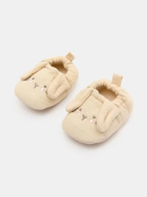 Sinsay - Bawełniane kapcie z gumką i elementami 3D - beżowy