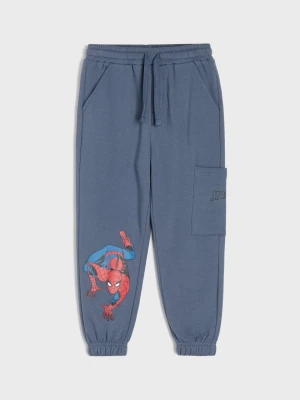 Sinsay - Bawełniane spodnie jogger Spider-Man - niebieski