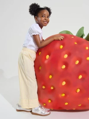 Sinsay - Bawełniane spodnie w paski z koronkową lamówką - żółty