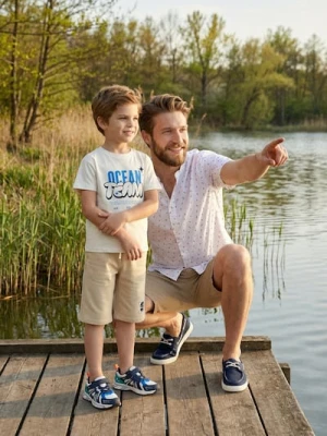 Sinsay - Bawełniane szorty z nadrukiem - beżowy