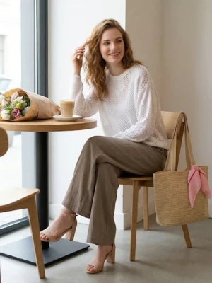 Sinsay - Bawełniany ażurowy sweter z haftowanymi kwiatami - kremowy