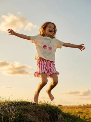 Sinsay - Bawełniany komplet: koszulka i szorty - wielobarwny