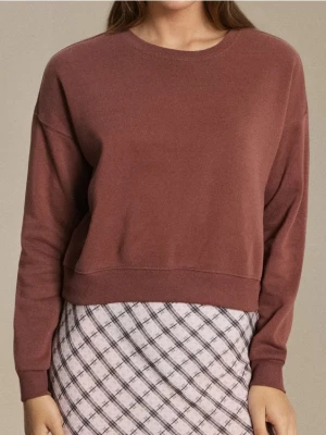 Sinsay - Bluza crewneck regular basic - brązowy