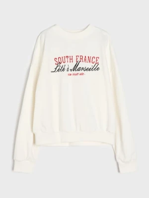 Sinsay - Bluza crewneck z haftowanym napisem - kremowy