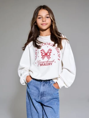 Sinsay - Bluza crewneck z haftowanym napisem - kremowy