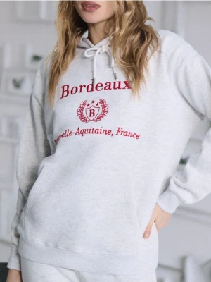 Sinsay - Bluza hoodie z haftowanym napisem - szary