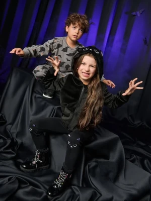 Sinsay - Bluza welurowa z kapturem - czarny