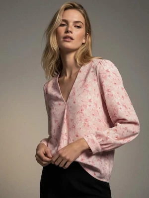 Sinsay - Bluzka koszulowa z dekoltem V w kwiaty z wiskozy - różowy