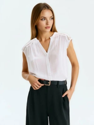 Sinsay - Bluzka koszulowa z ozdobną koronką - biały