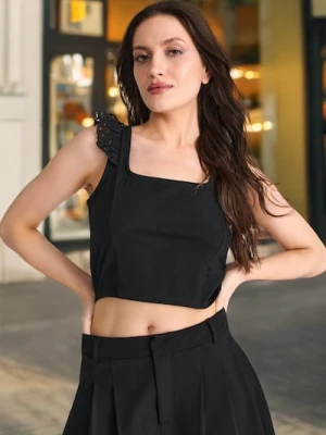 Sinsay - Bluzka na ramiączkach z ażurowymi falbankami - czarny