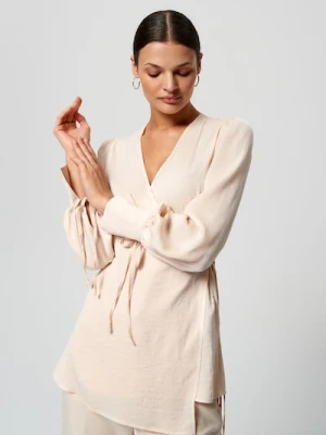 Sinsay - Bluzka z wiązaniem - kremowy