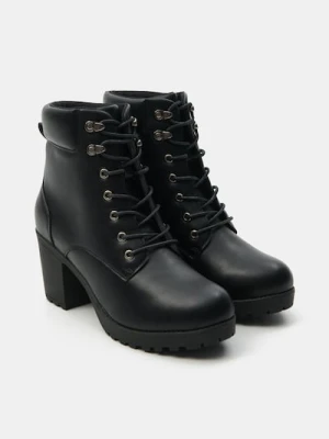 Sinsay - Botki na obcasie z imitacji skóry - czarny