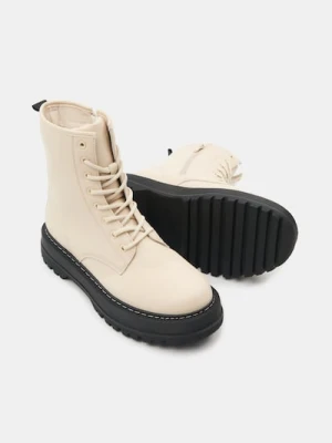 Sinsay - Botki sznurowane - kremowy