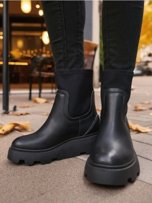 Sinsay - Botki z imitacji skóry - czarny