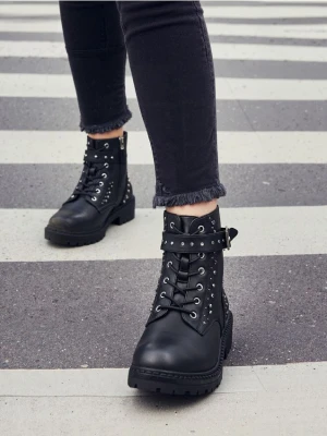 Sinsay - Botki z imitacji skóry - czarny