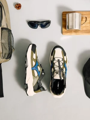 Sinsay - Buty sportowe z dekoracyjną podeszwą - wielobarwny