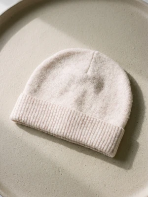Sinsay - Czapka beanie basic z domieszką wełny - kremowy
