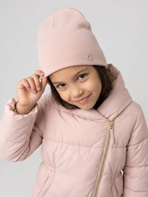 Sinsay - Czapka beanie z ozdobną zawieszką w kształcie serca - kremowy
