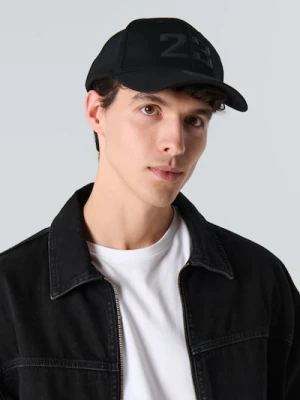 Sinsay - Czapka z daszkiem z aplikacją 3D - czarny