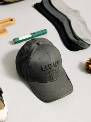 Sinsay - Czapka z daszkiem z hafotwanym napisem - szary