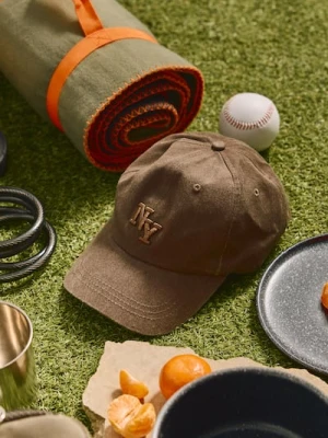 Sinsay - Czapka z daszkiem z haftem - brązowy