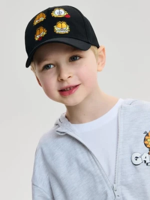 Sinsay - Czapka z daszkiem z haftem Garfield - czarny