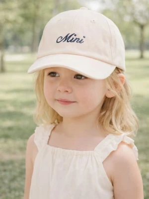 Sinsay - Czapka z daszkiem z haftowanym napisem - kremowy