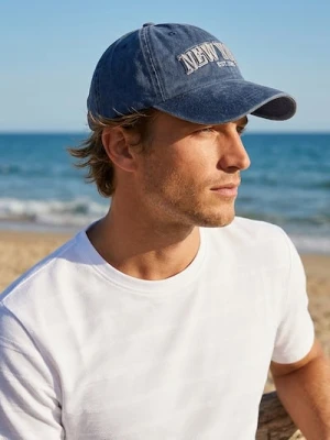 Sinsay - Czapka z daszkiem z haftowanym napisem New York - granatowy